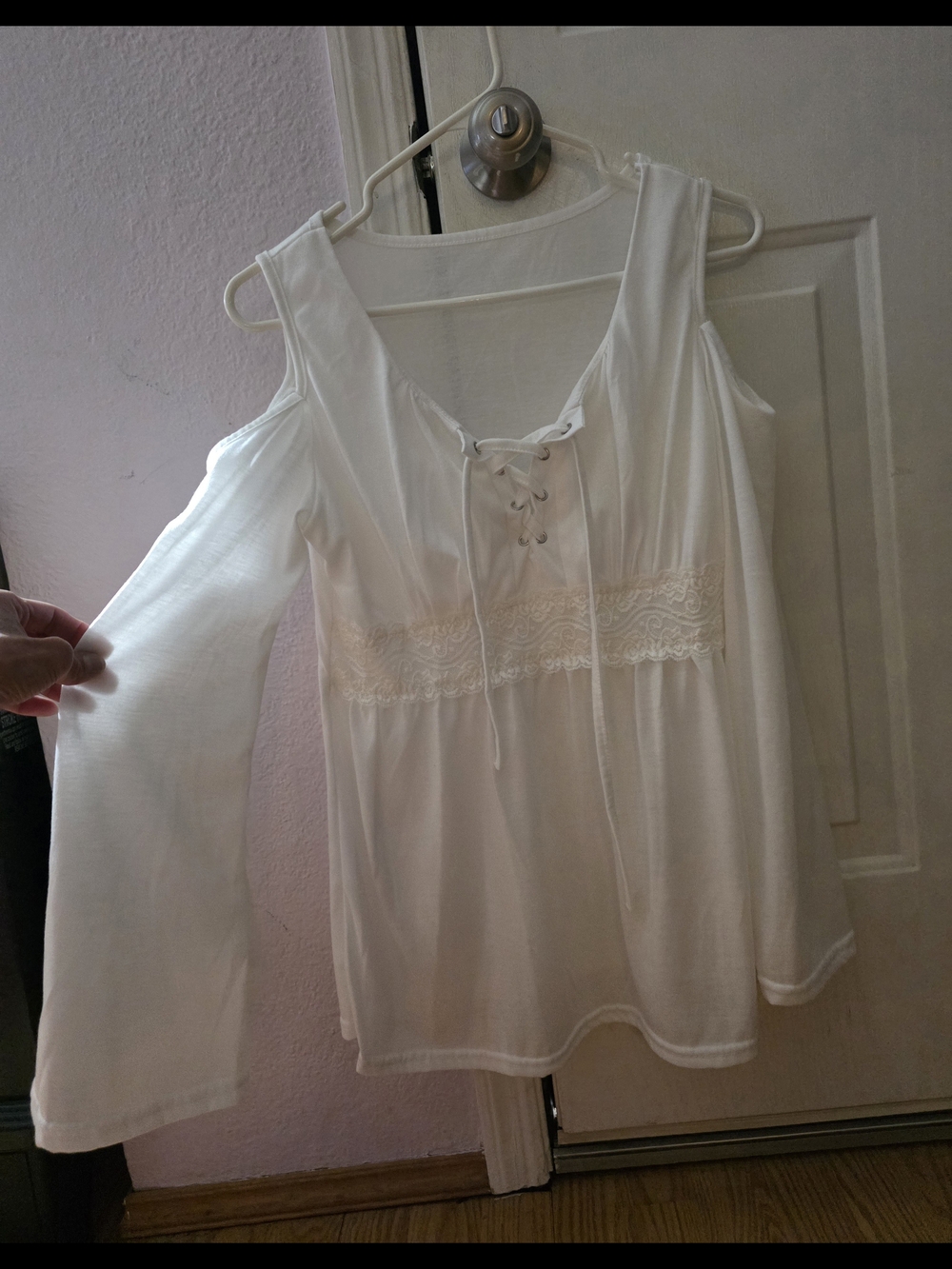 NWOT- White Lace-Trim Medium  Open  Shoulder Long Sleeves Peasant Blouse
